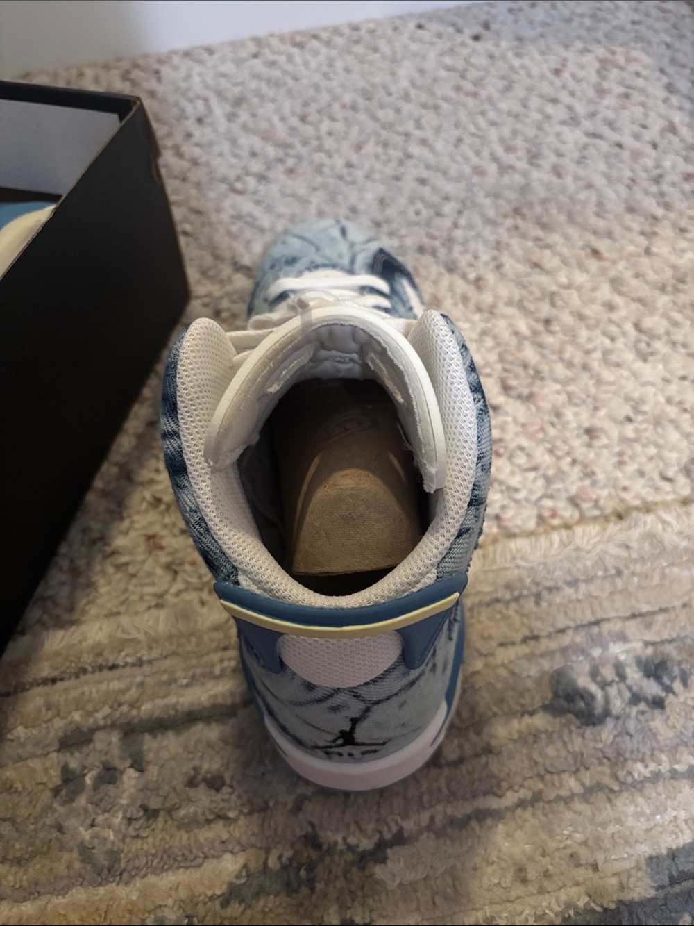 air Jordan 6 Retro (GS) Denim-Style Blue and White Sneakers - Picture 2 of 6